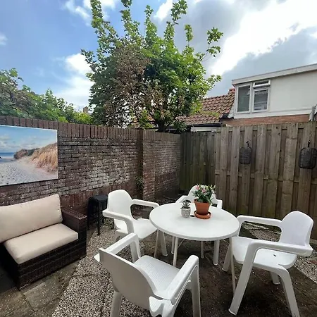 Feriehus Ruime Vakantiewoning Aan De Kust 48, Op 50m Strand!